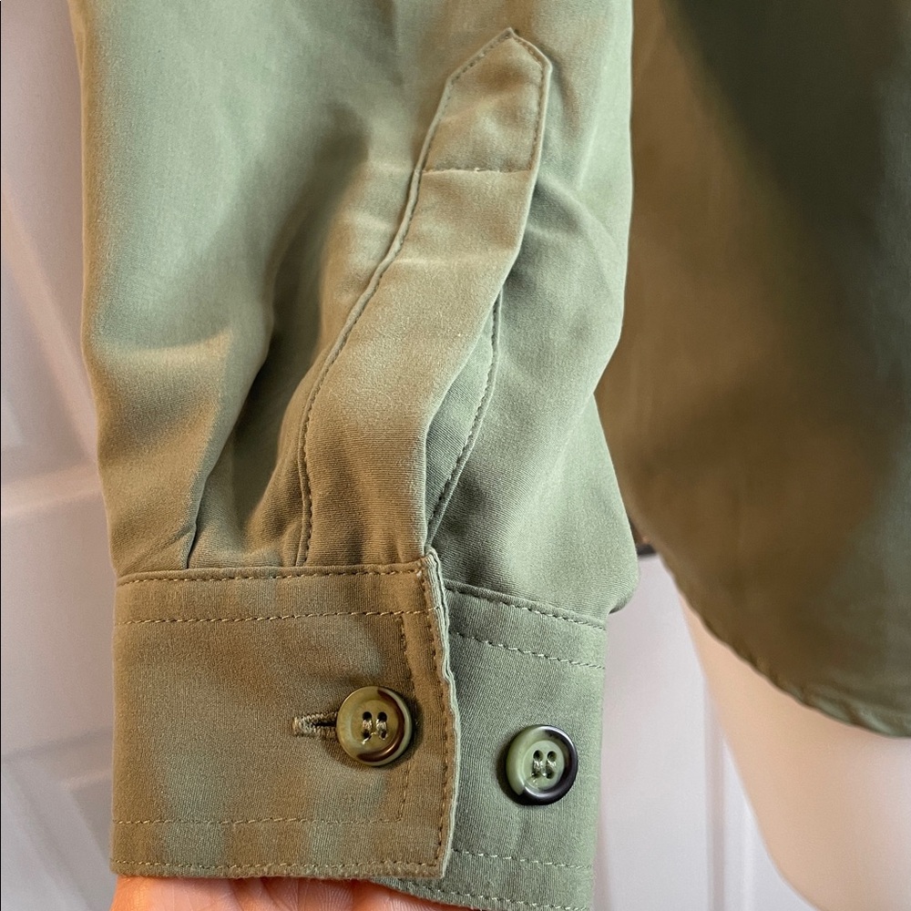JOANNA ROLL TAB LONG SLEEVES BUTTON DOWN BLOUSE TOP OLIVE GREEN SIZE L - Picture 9 of 12